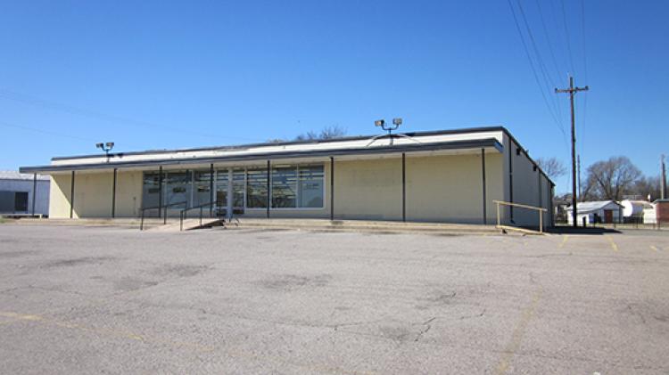 Former Dollar General Store Okemah, OK sublease retail space for lease exterior photo