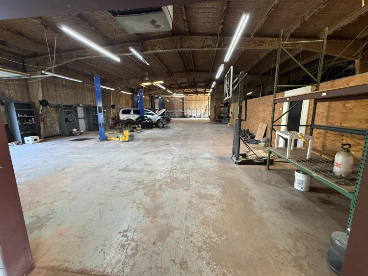 automotive facility for lease south Oklahoma City, OK warehouse photo