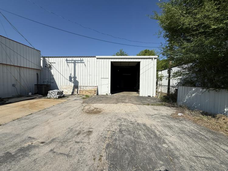 automotive facility for lease south Oklahoma City, OK exterior photo