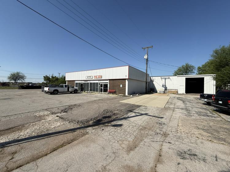 automotive facility for lease south Oklahoma City, OK exterior photo