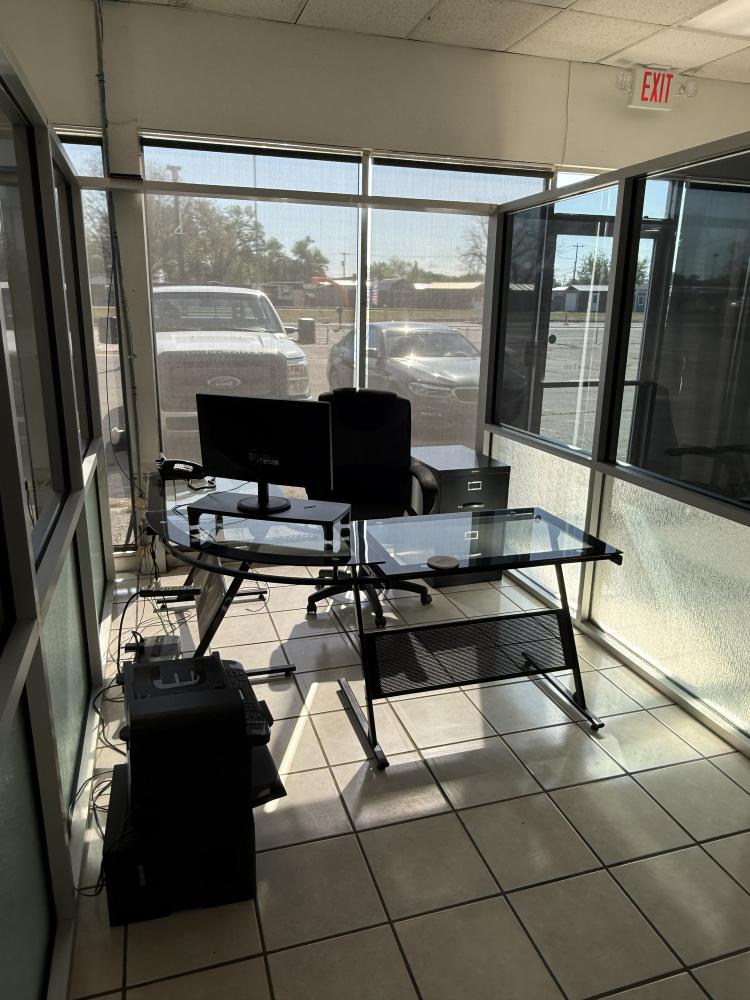 automotive facility for lease south Oklahoma City, OK interior photo