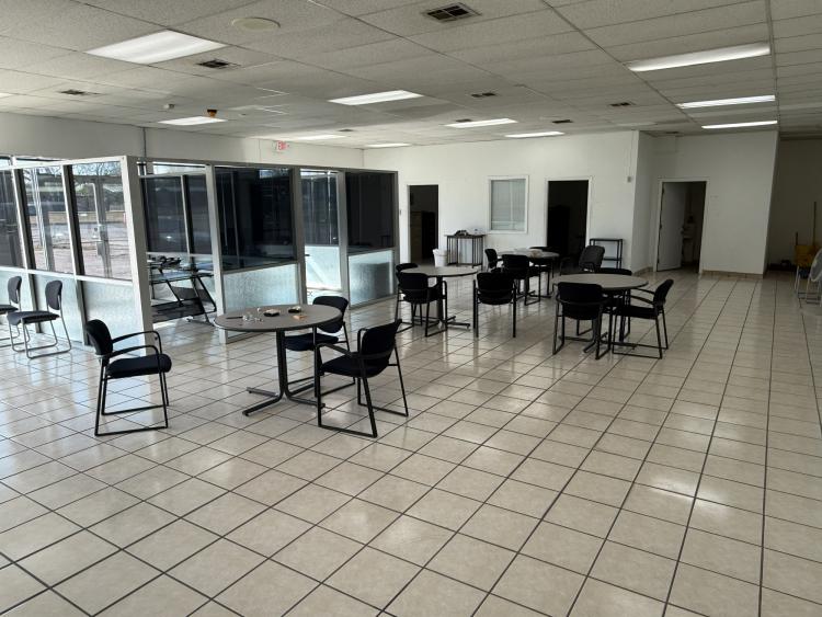 automotive facility for lease south Oklahoma City, OK interior photo