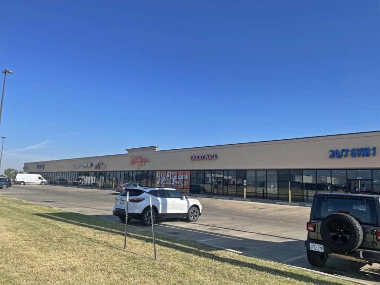 El Reno Shopping Center retail space for lease in El Reno, OK exterior building photo