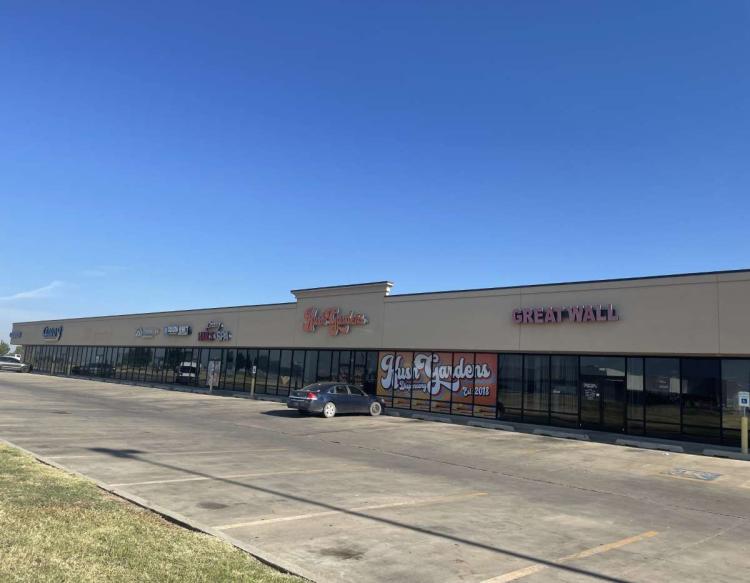El Reno Shopping Center retail space for lease in El Reno, OK exterior building photo