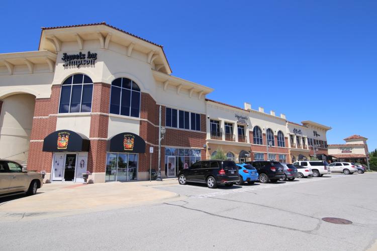 Shoppes on Broadway pad site for lease Edmond, Ok building photo2