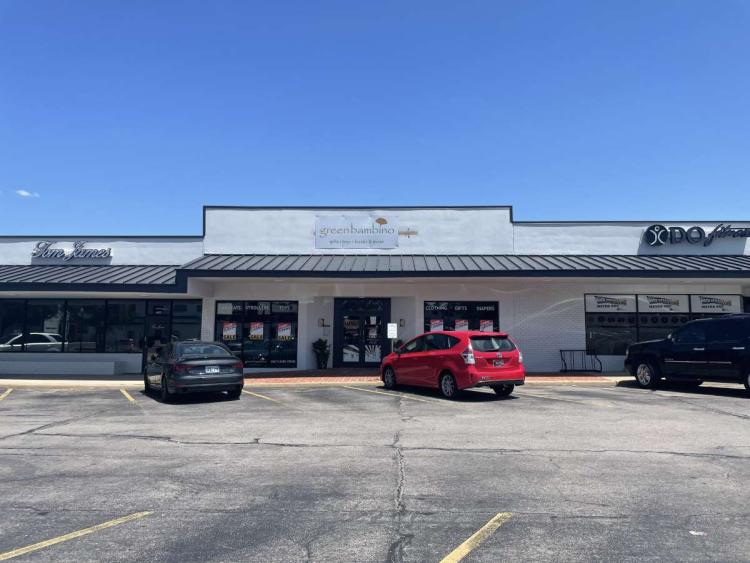 retail space for lease in mixed use center North oklahoma city, Ok exterior photo