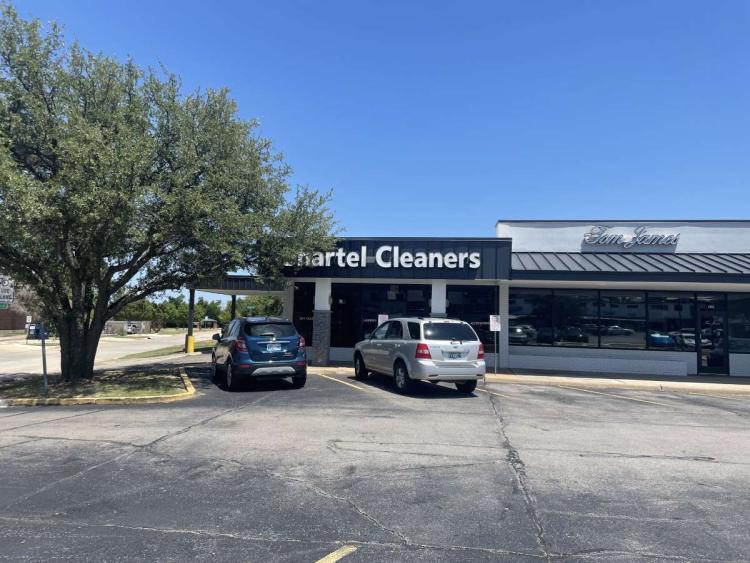 retail space for lease in mixed use center North oklahoma city, Ok exterior photo