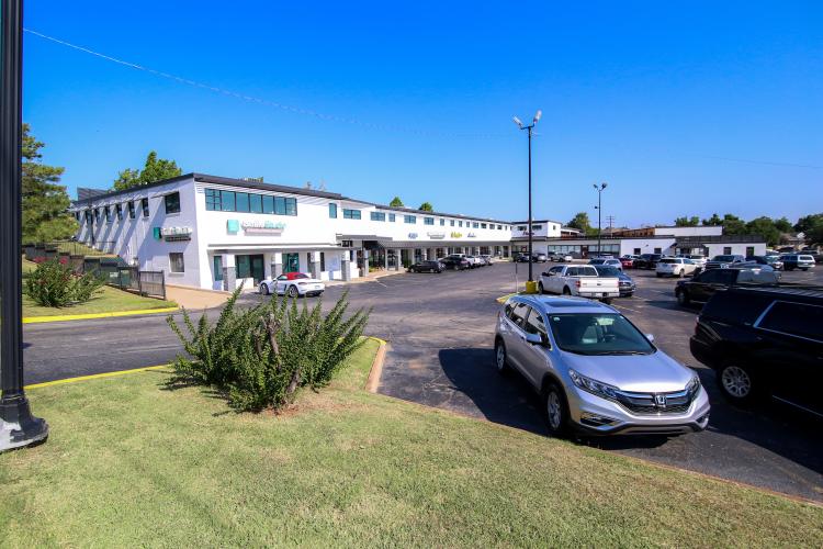 space for lease retail / office Shopping Center, North Oklahoma City, OK exterior photo