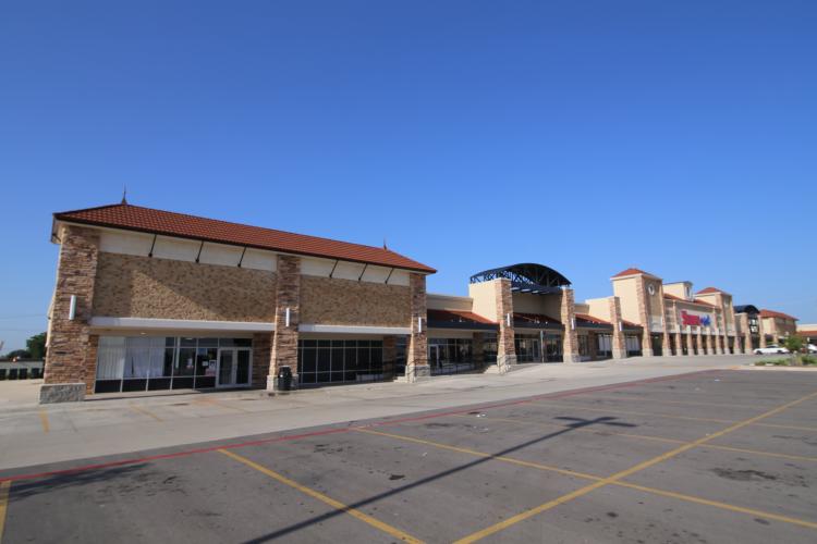 retail spaces for lease NE Oklahoma City, OK exterior photo