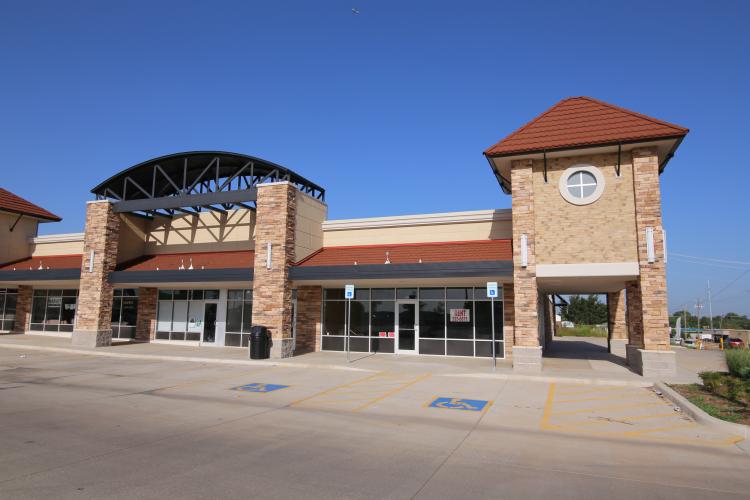 retail spaces for lease NE Oklahoma City, OK