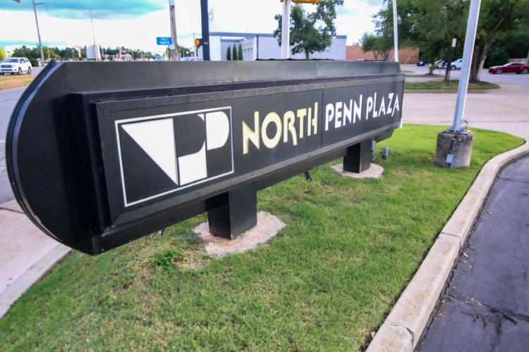 north Oklahoma City, OK retail space for lease exterior photo8
