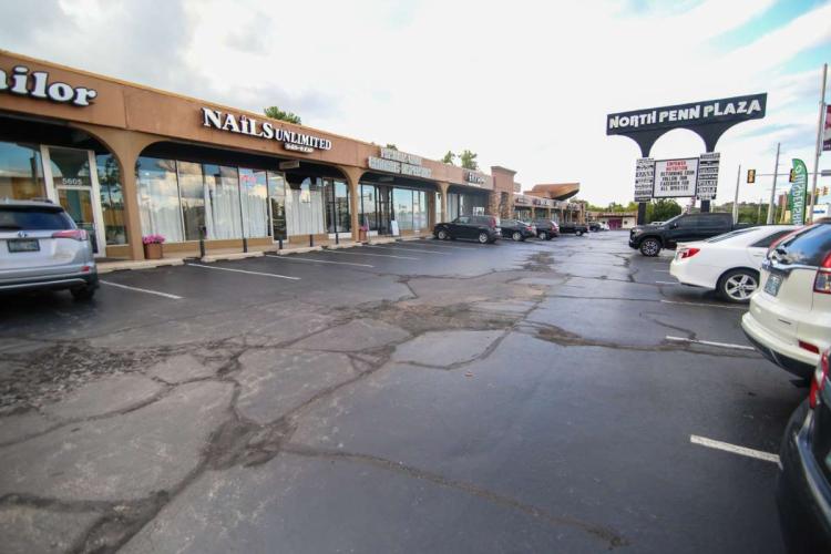 north Oklahoma City, OK retail space for lease exterior photo7