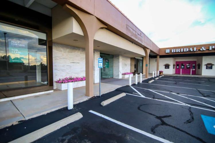 north Oklahoma City, OK retail space for lease exterior photo2