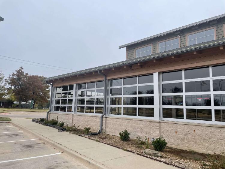 retail restaurant for lease in Ardmore, OK exterior photo