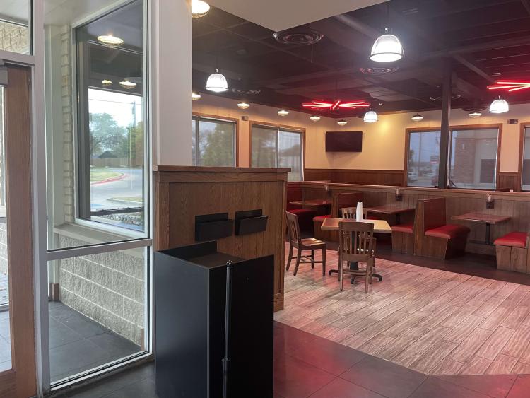 retail restaurant for lease in Ardmore, OK interior photo