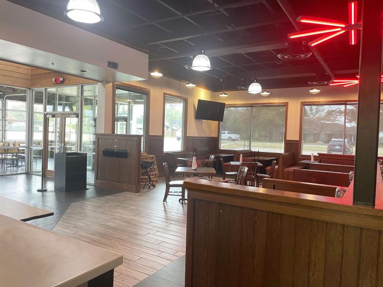 retail restaurant for lease in Ardmore, OK interior photo