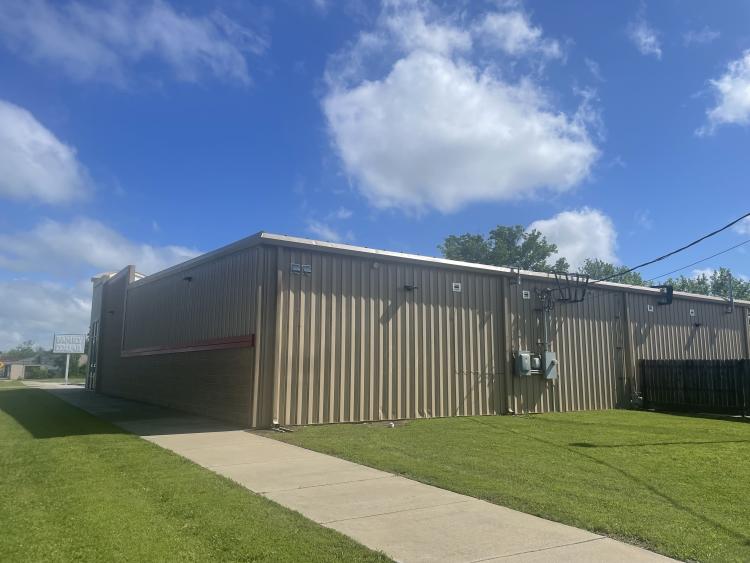 retail building for sublease in Porum, Oklahoma exterior photo
