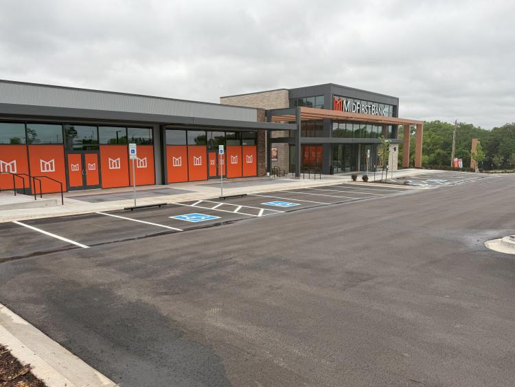 retail space for lease East Edmond, OK exterior photo