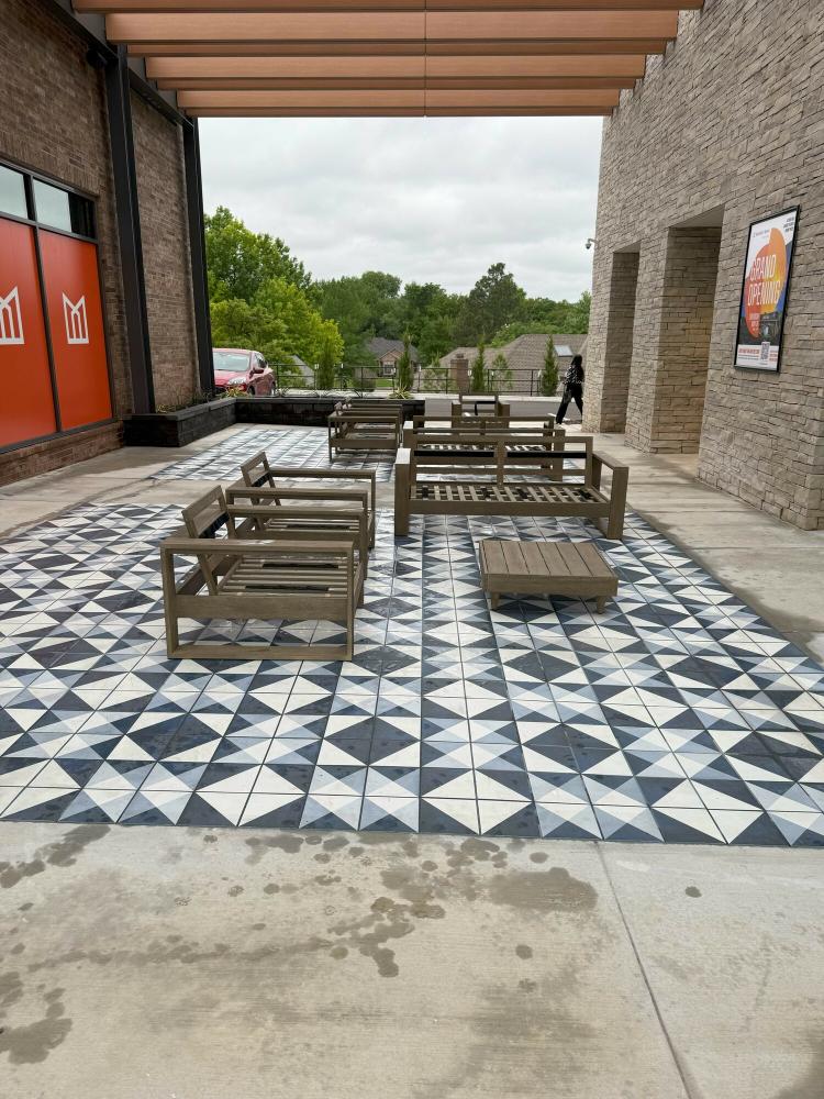 retail space for lease East Edmond, OK exterior photo