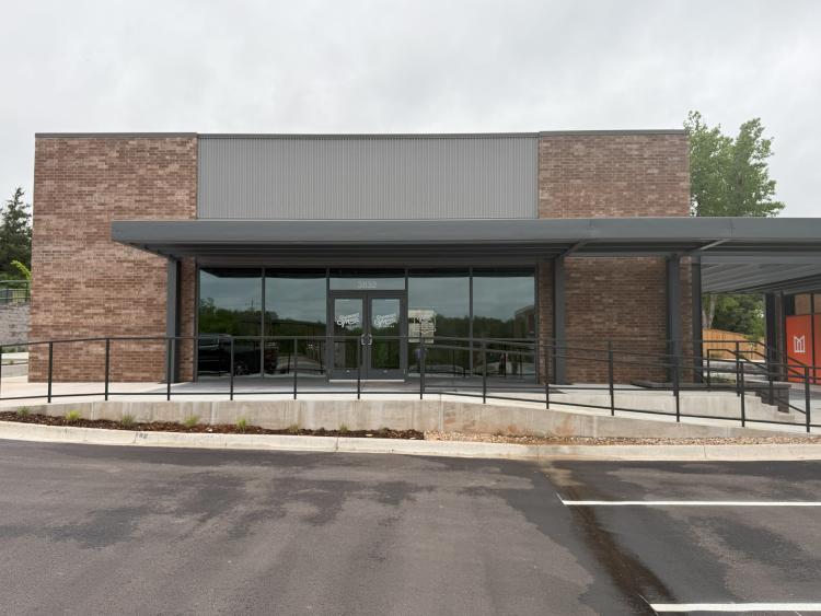 retail space for lease East Edmond, OK exterior photo