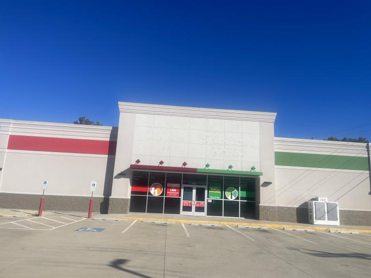 freestanding retail building for sublease Wynnewood, OK exterior photo