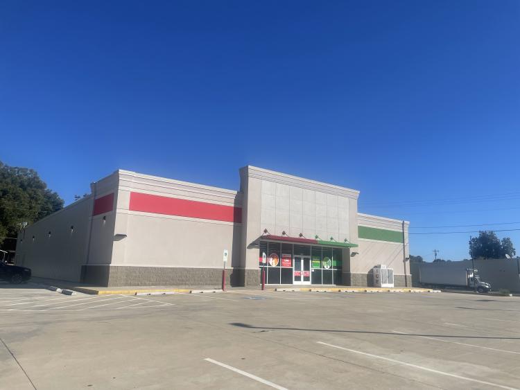 freestanding retail building for sublease Wynnewood, OK exterior photo