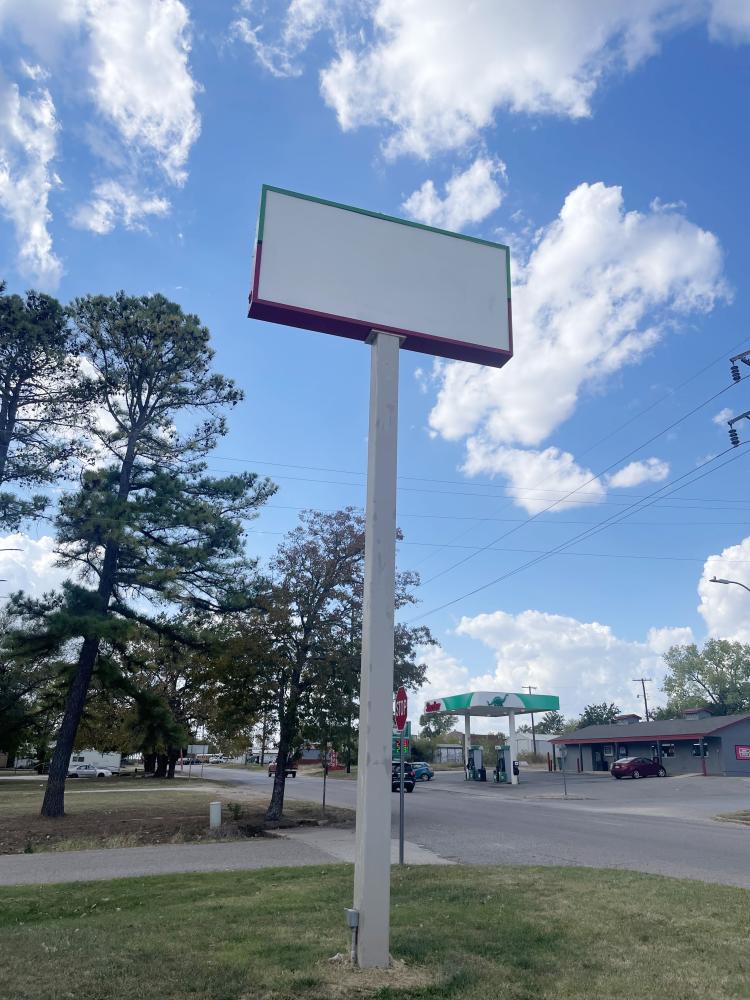 free standing retail building for sublease, Maud, OK pylon