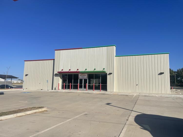 retail free standing building for sublease-Holdenville, OK exterior photo