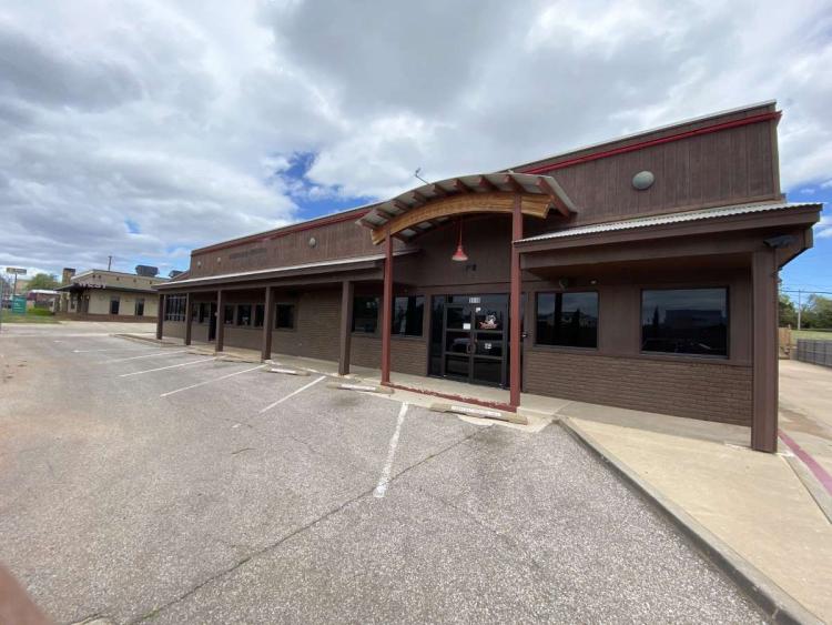 Freestanding restaurant for Lease, Oklahoma City, OK exterior photo