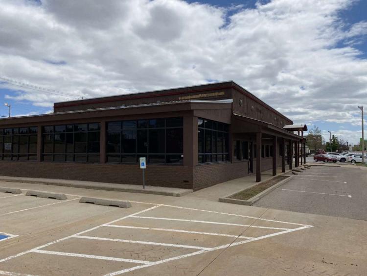 Freestanding restaurant for Lease, Oklahoma City, OK exterior photo