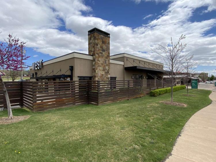 Freestanding restaurant for Lease, Oklahoma City, OK exterior photo-3