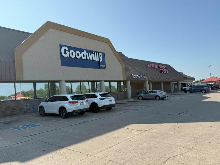 retail space for lease with playground east Norman, OK
