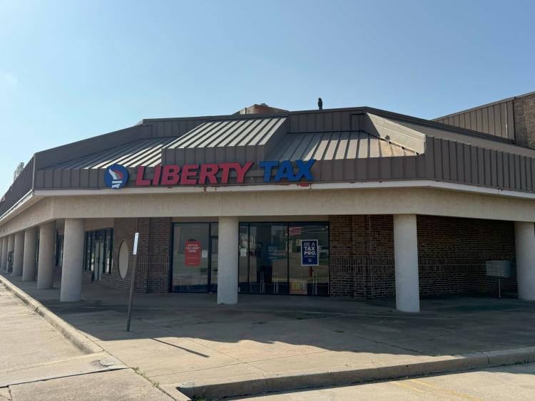 retail space for lease with playground east Norman, OK