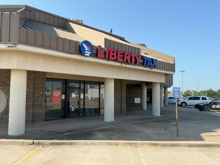 retail space for lease with playground east Norman, OK