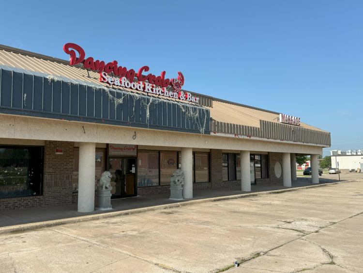 retail space for lease with playground east Norman, OK