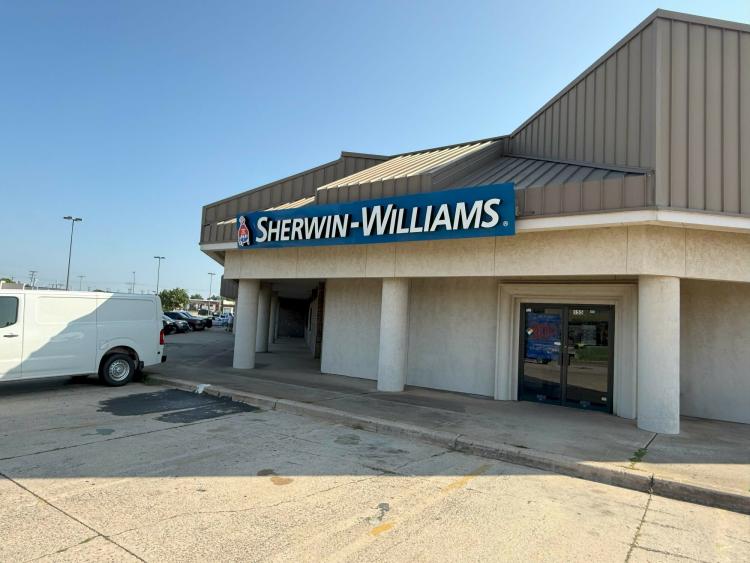 retail space for lease with playground east Norman, OK