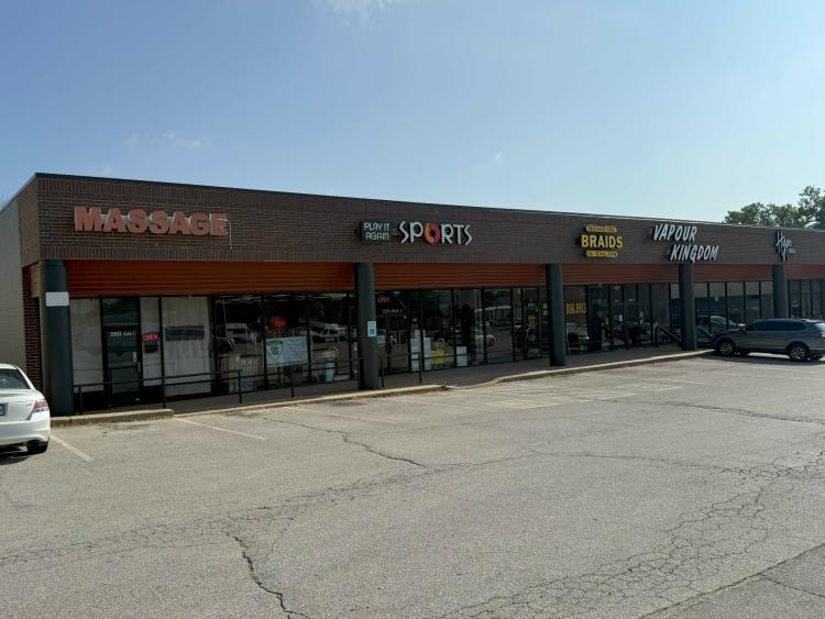 retail space for lease Norman, OK exterior photo