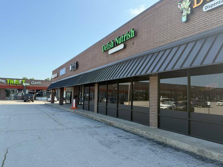 retail space for lease Norman, OK exterior photo