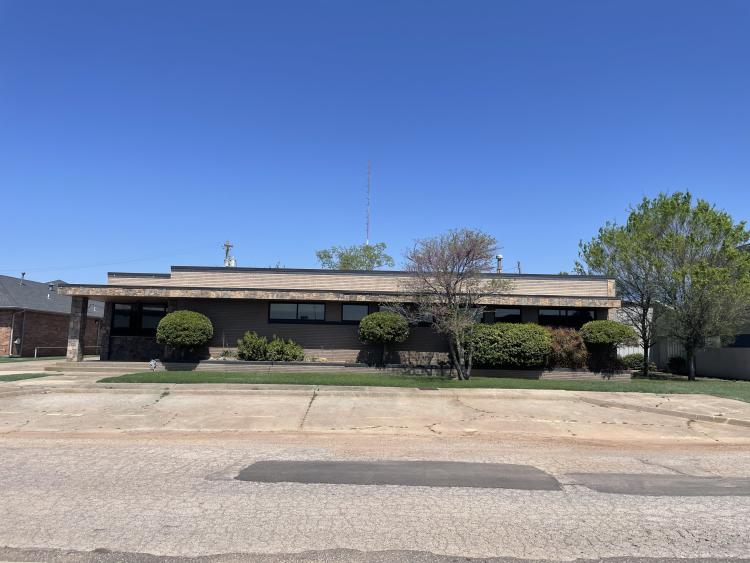 office/retail building for lease, NE Oklahoma City, OK exterior photo