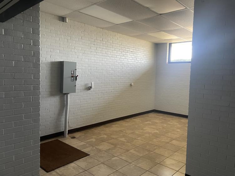 office/retail building for lease, NE Oklahoma City, OK interior photo