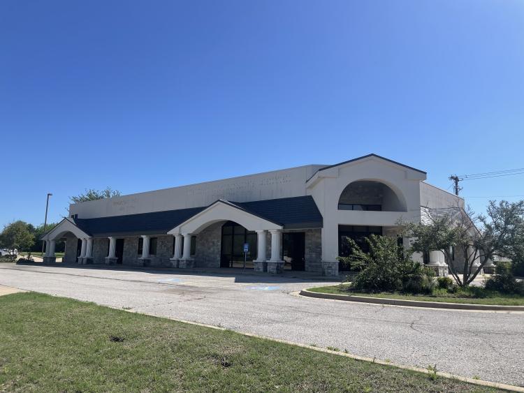 retail/office building for lease Ardmore, OK