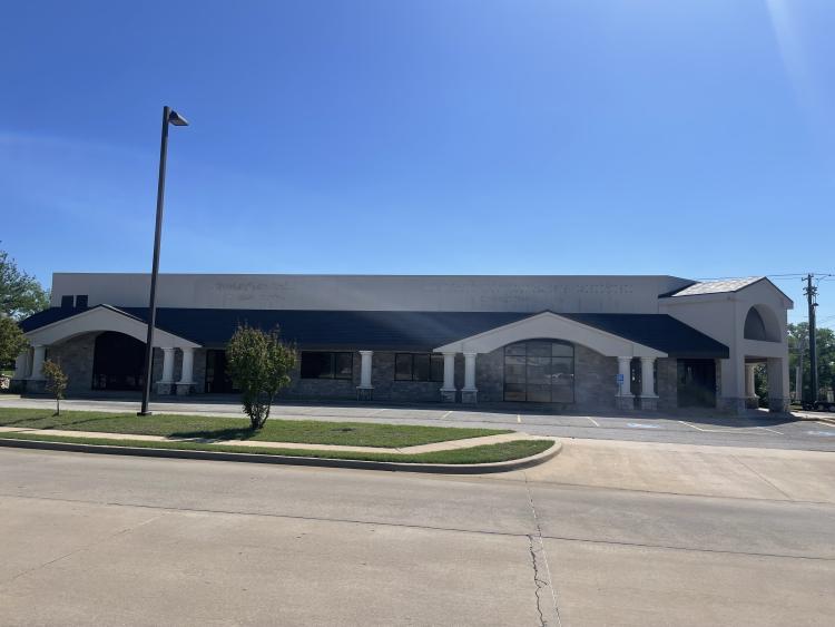 retail/office building for lease Ardmore, OK