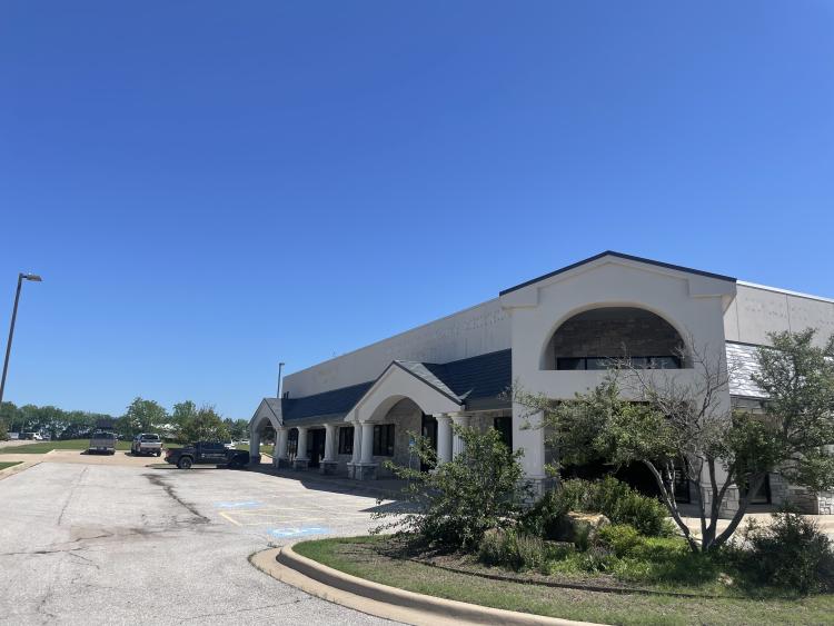 retail/office building for lease Ardmore, OK