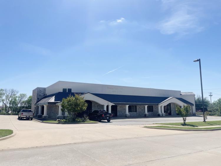 retail/office building for lease Ardmore, OK