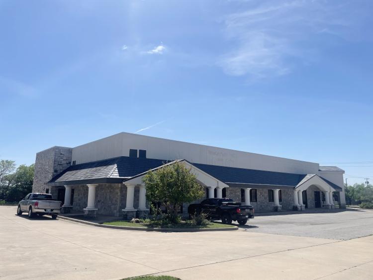retail/office building for lease Ardmore, OK