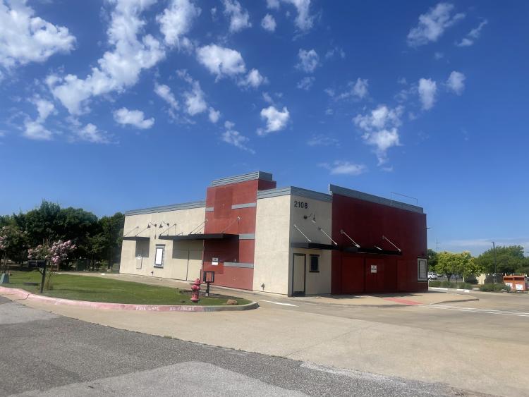 freestanding QRS building for lease Edmond, OK exterior photo