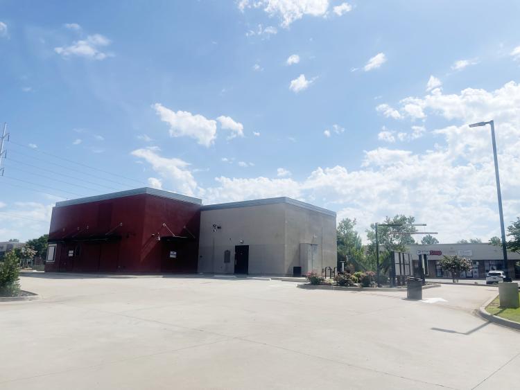 freestanding QRS building for lease Edmond, OK exterior photo
