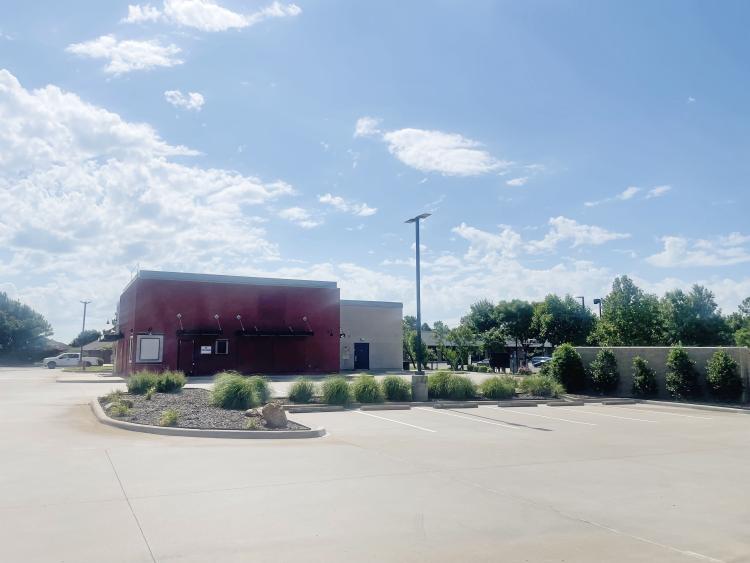 freestanding QRS building for lease Edmond, OK exterior photo