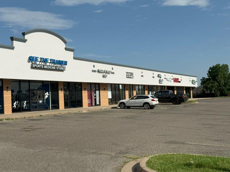 Danforth Plaza retail space for lease Edmond, OK exterior photo