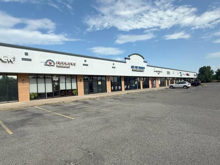 Danforth Plaza retail space for lease Edmond, OK exterior photo